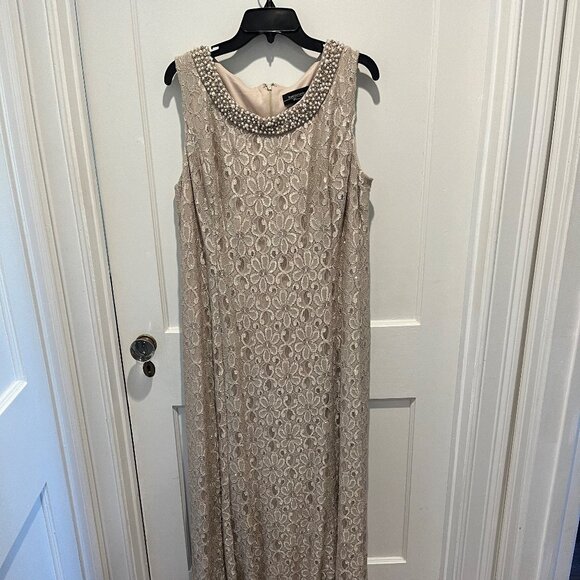 R & M Richards Full Lenght Gown - Picture 2 of 4